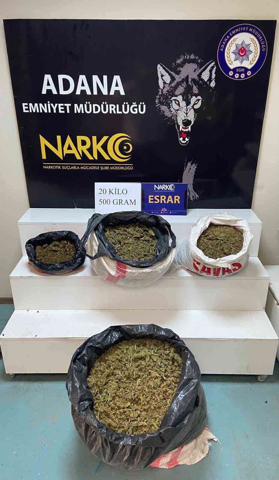 Adana&rsquo;da 20 kilo esrar ele ge&ccedil;irildi
