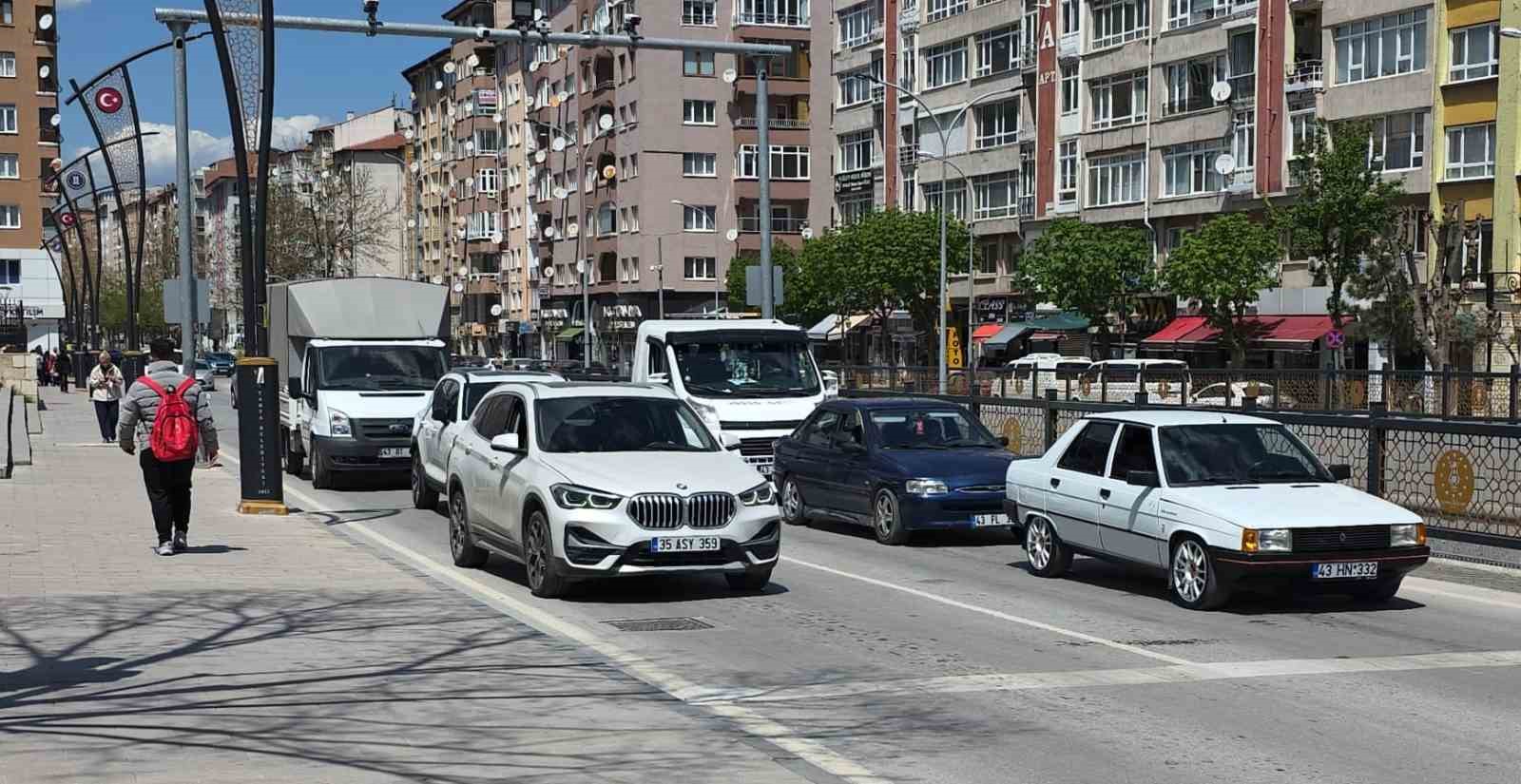 K&uuml;tahya&rsquo;da trafiğe kayıtlı ara&ccedil; sayısı 286 bin 57&rsquo;ye ulaştı
