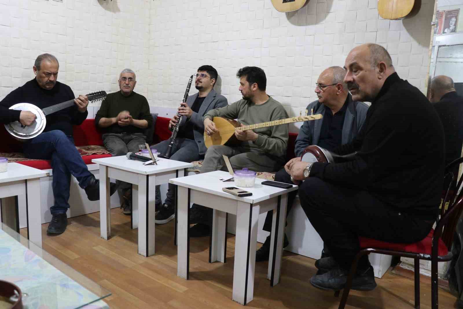 Sivas&rsquo;ta farklı konsept, bu kahvehanede oyun yok, m&uuml;zik var

