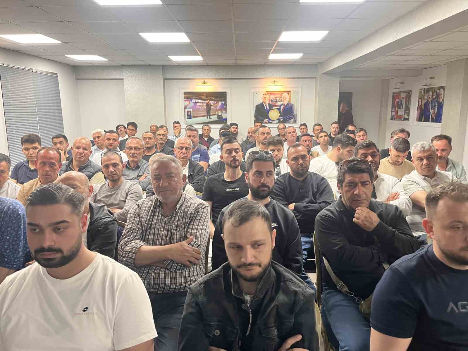 İzmir&rsquo;deki taksiciler m&uuml;şteri memnuniyeti i&ccedil;in eğitimden ge&ccedil;iyor
