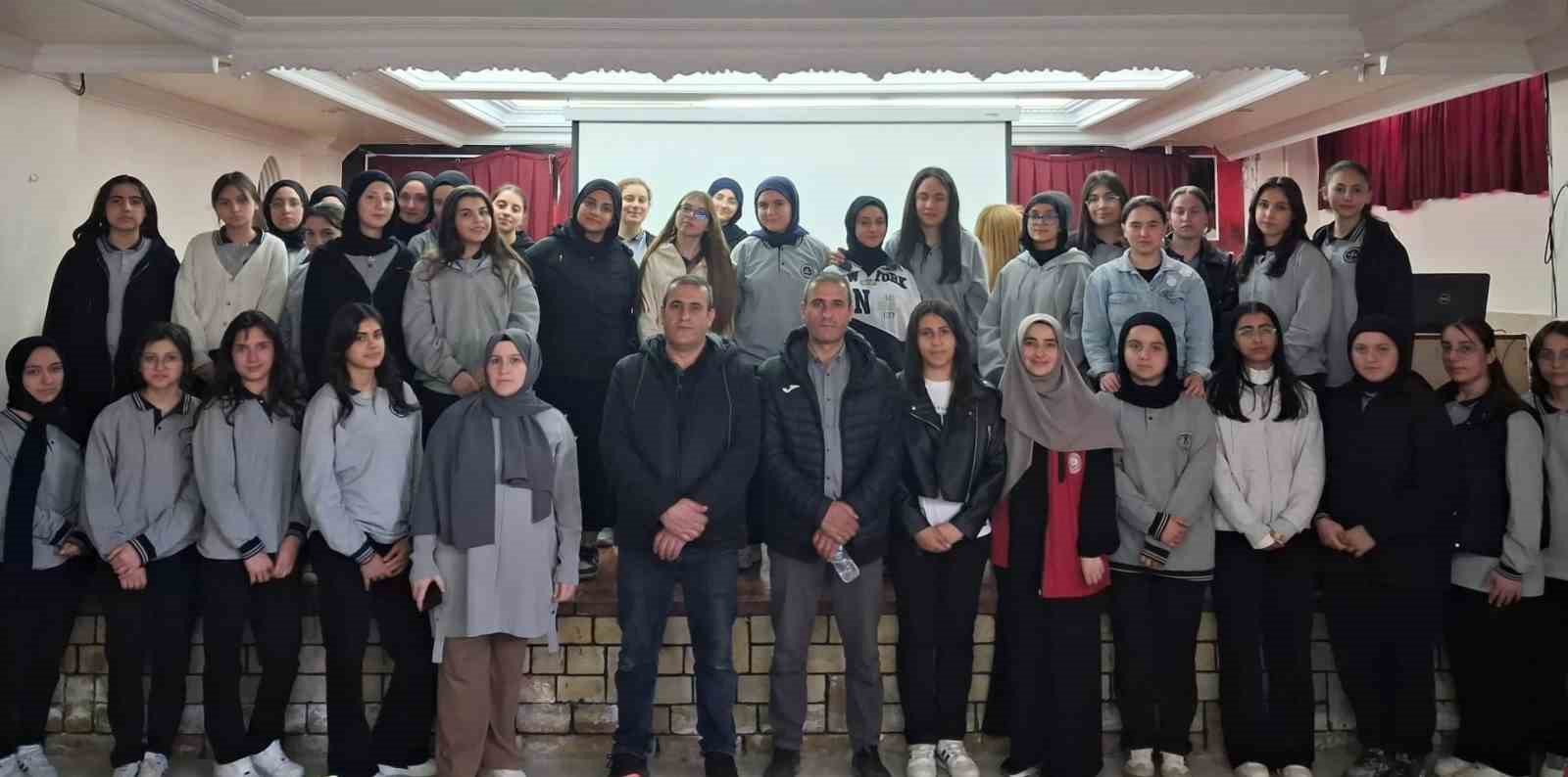 Bayburt&rsquo;ta &ouml;ğrencilere Şehit Serkan Saka&rsquo;nın vatan sevgisi anlatıldı
