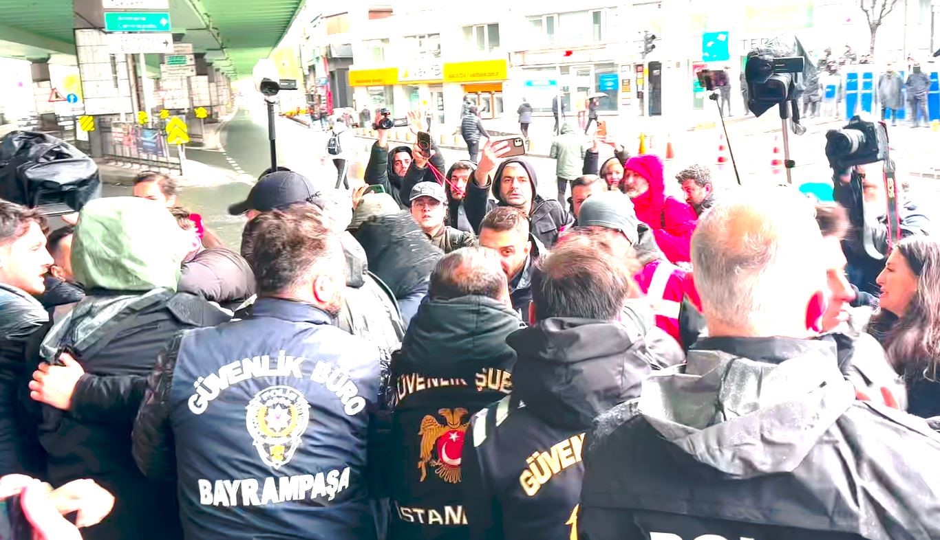 Mecidiyeköy’de izinsiz yürüyüşe polisten müdahale
