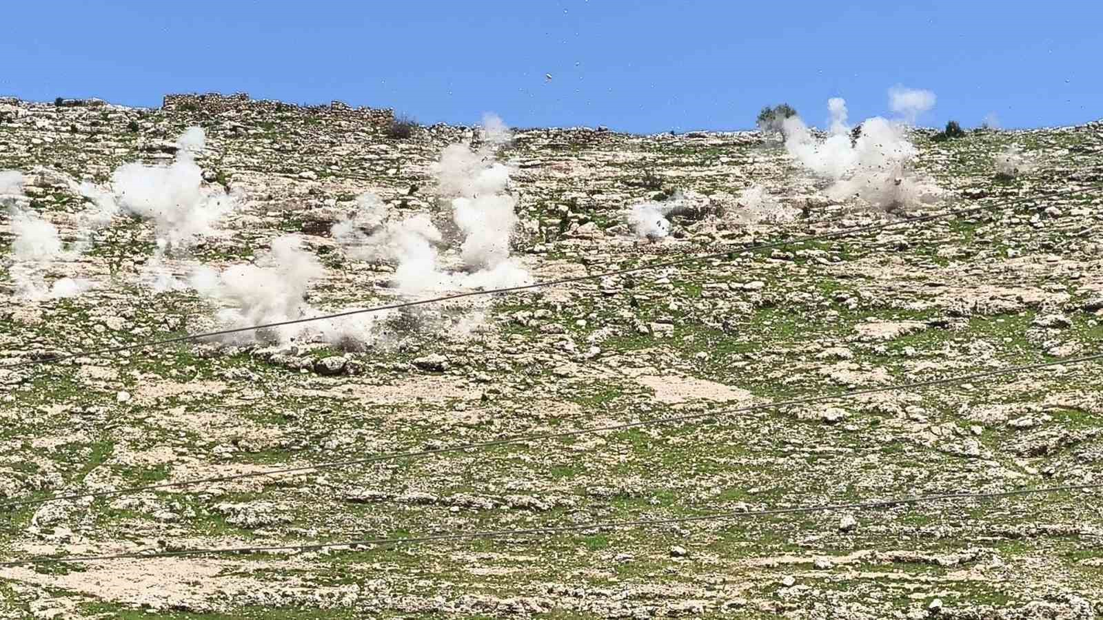 AFAD&rsquo;dan Şırnak&rsquo;ta g&uuml;venlik hamlesi: Riskli kayalar tek tek patlatıldı
