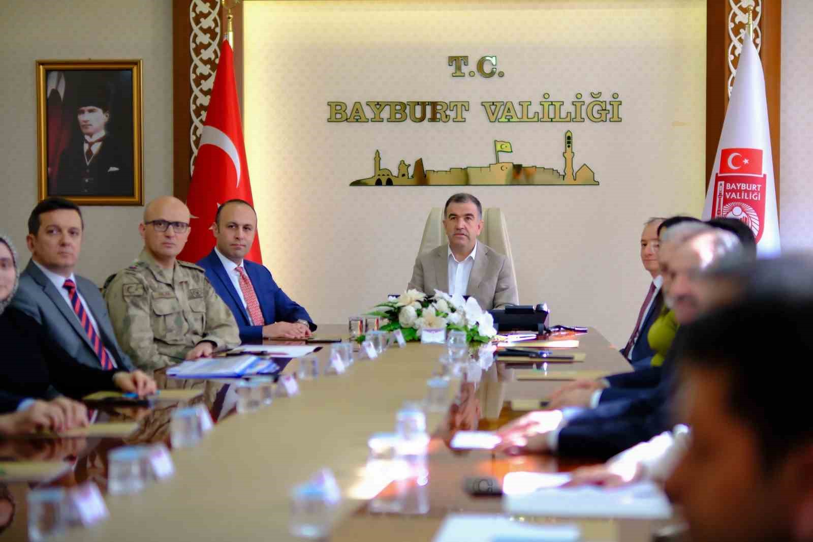 Bayburt&rsquo;ta sosyal risklerin erken tespiti i&ccedil;in toplantı yapıldı

