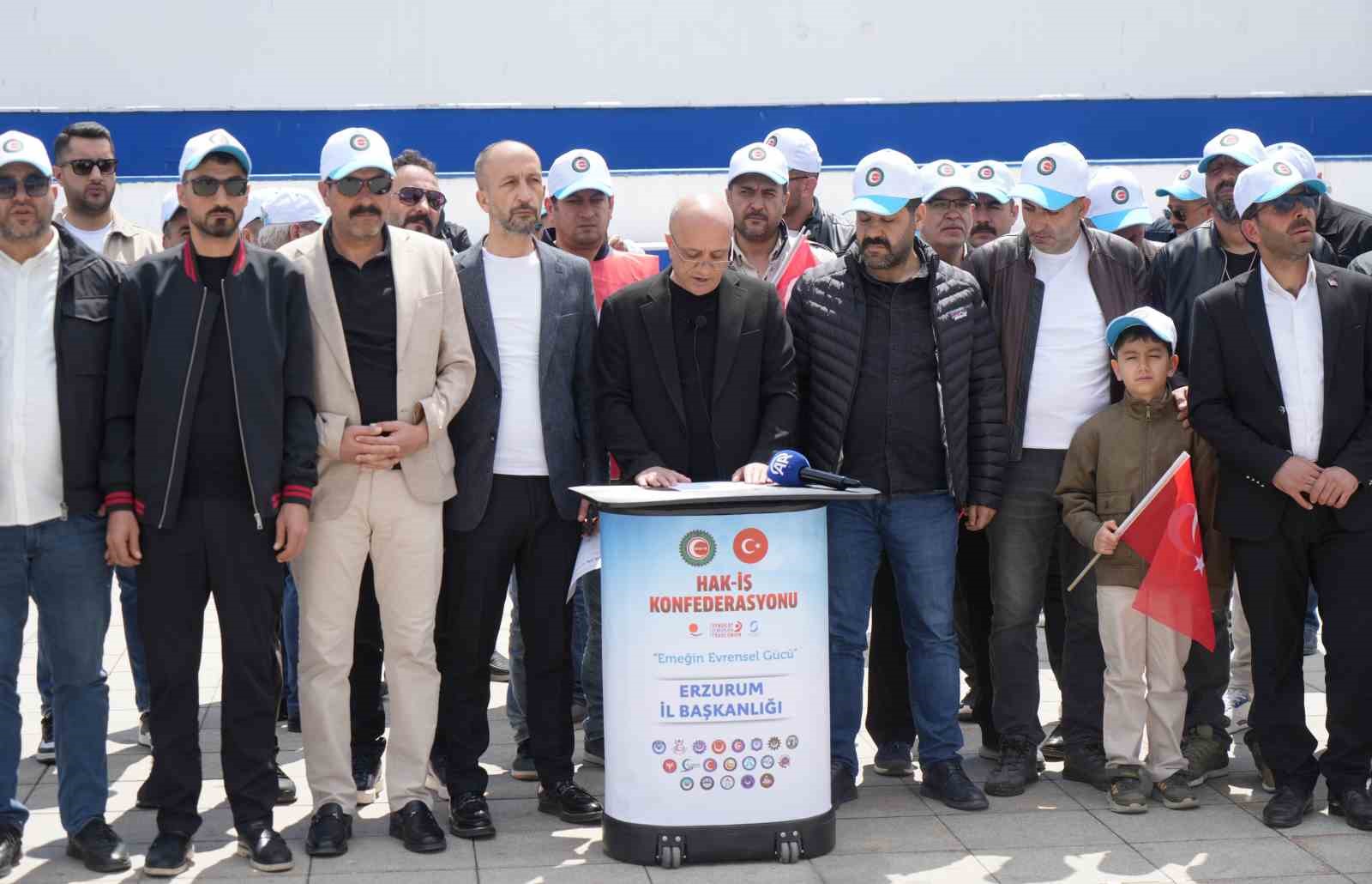 Ezurum&rsquo;da 1 Mayıs&rsquo;ta iş&ccedil;iler meydanda
