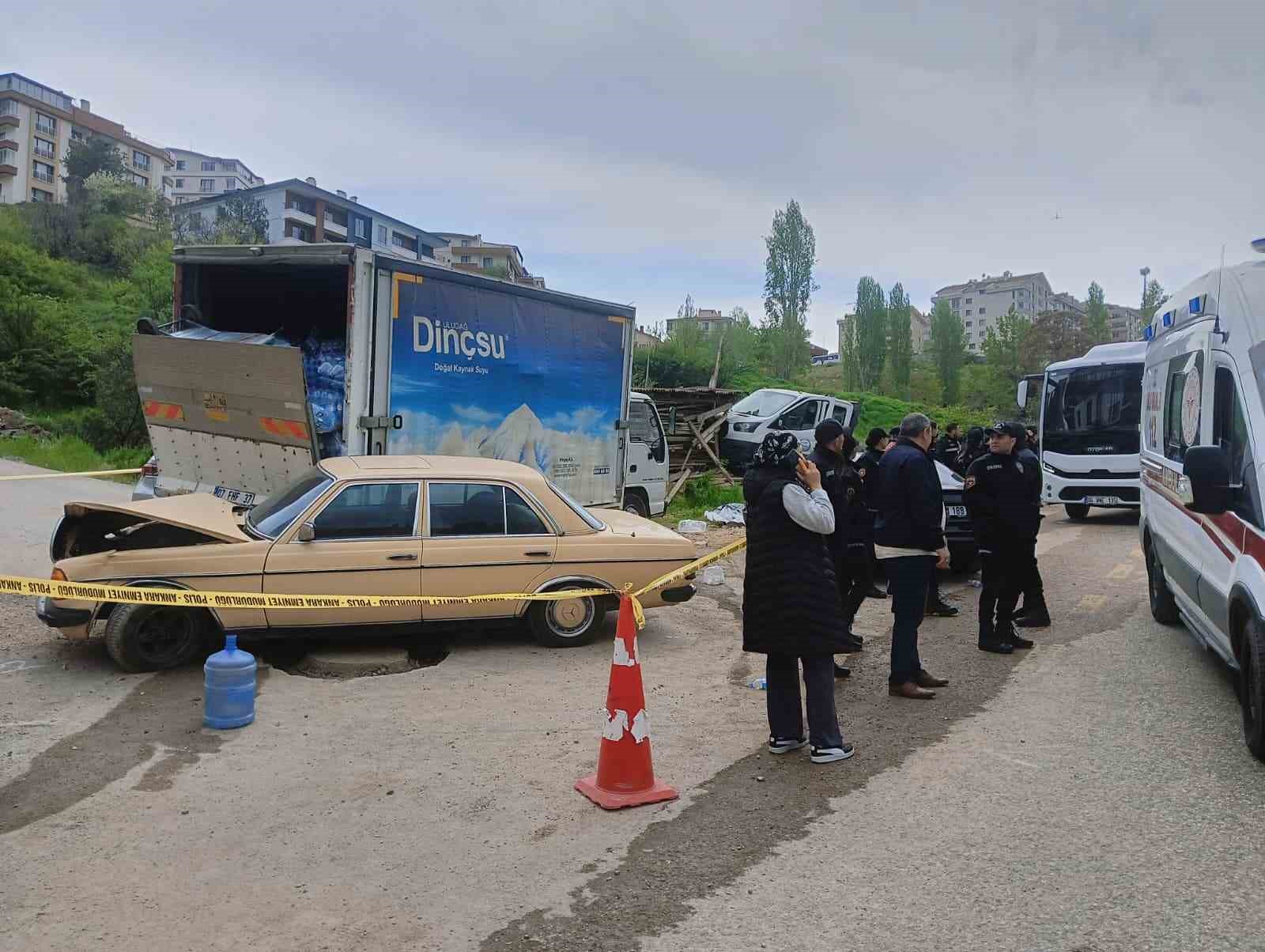 1 Mayıs İş&ccedil;i Bayramı&rsquo;nda kamyon altında kalan 2 iş&ccedil;i hayatını kaybetti
