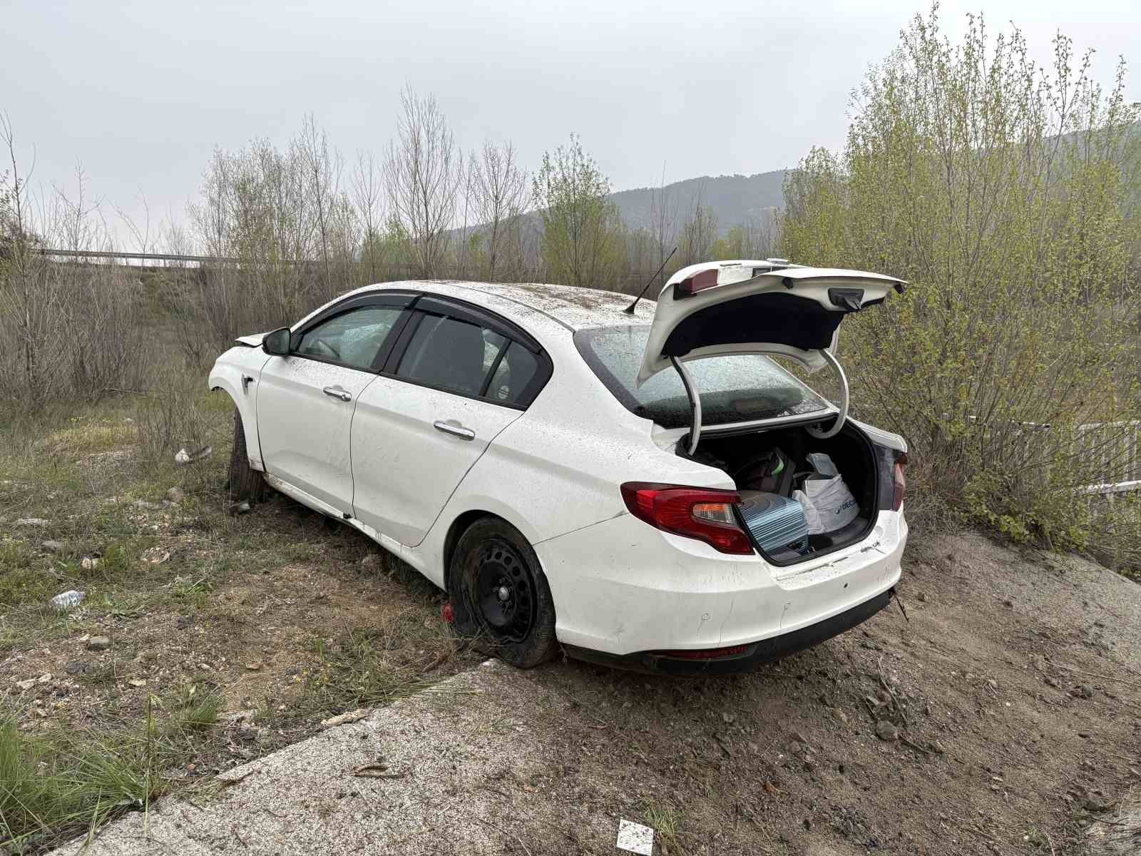 Kastamonu’da su kanalına düşen otomobildeki 4 kişi yaralandı