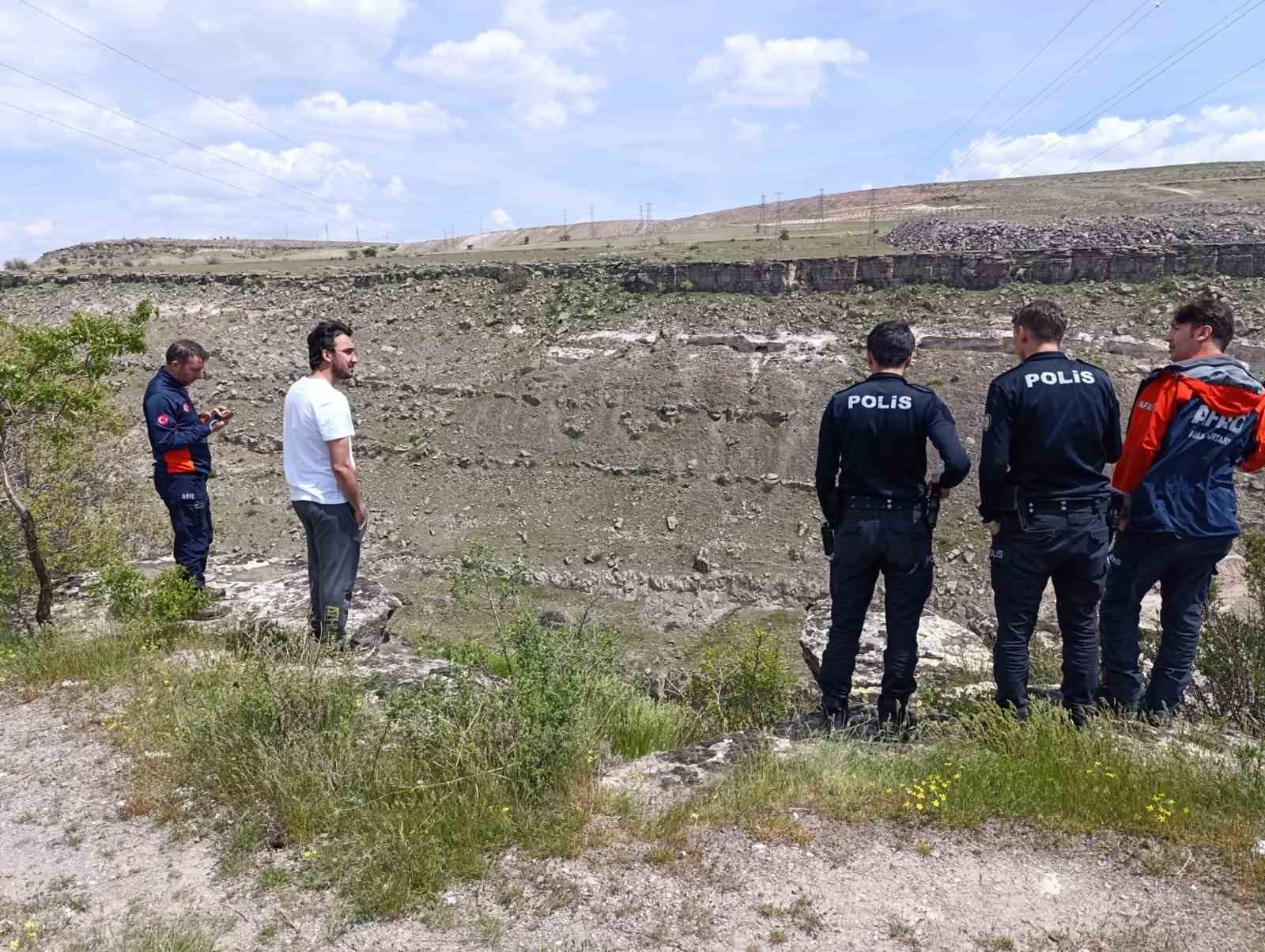 Viyadükte mahsur kalan genç kurtarıldı