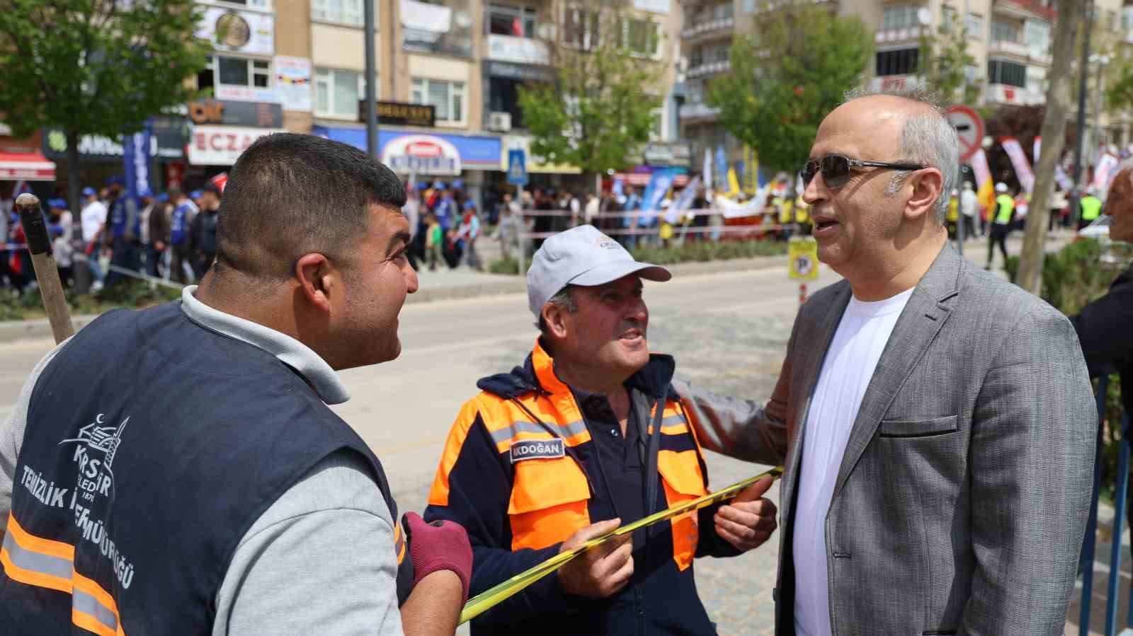 Bayramda g&ouml;revlerini bırakmadılar: Temizlik iş&ccedil;ilerinden takdirlik hareket
