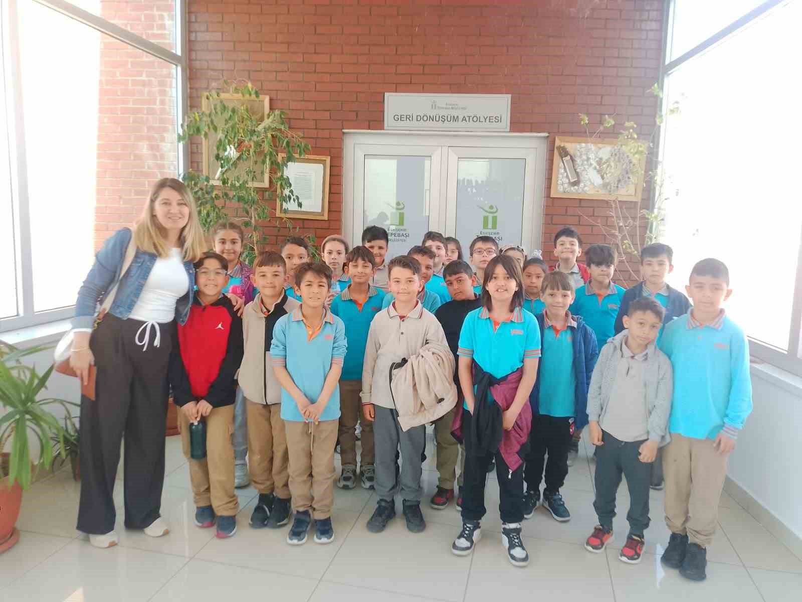 Minik &ouml;ğrenciler &lsquo;geri d&ouml;n&uuml;ş&uuml;m&uuml;&rsquo; yerinde &ouml;ğrendiler
