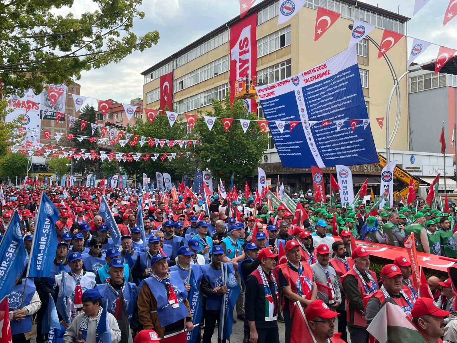 Memur-Sen, 1 Mayıs&rsquo;ı &Ccedil;orum&rsquo;da kutladı
