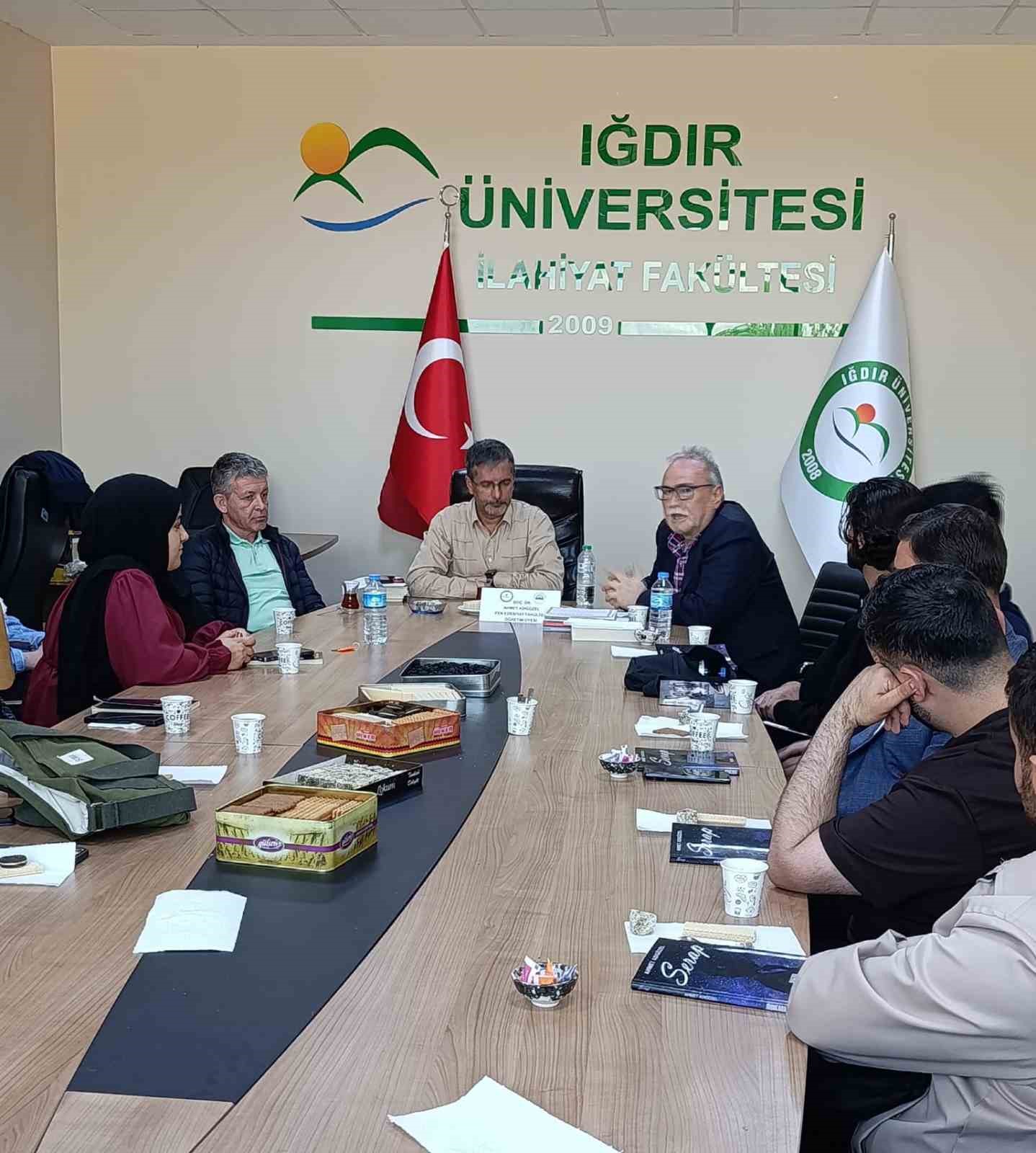 Iğdır &Uuml;niversitesi&rsquo;nce kitap kritiği ve s&ouml;yleşi programı d&uuml;zenlendi

