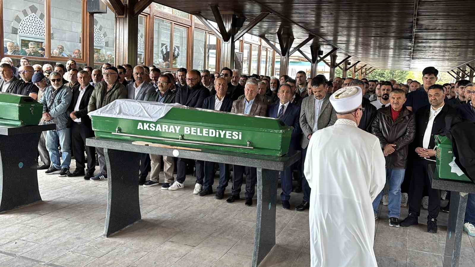 Yangında &ouml;len yaşlı kadın son yolculuğuna uğurlandı
