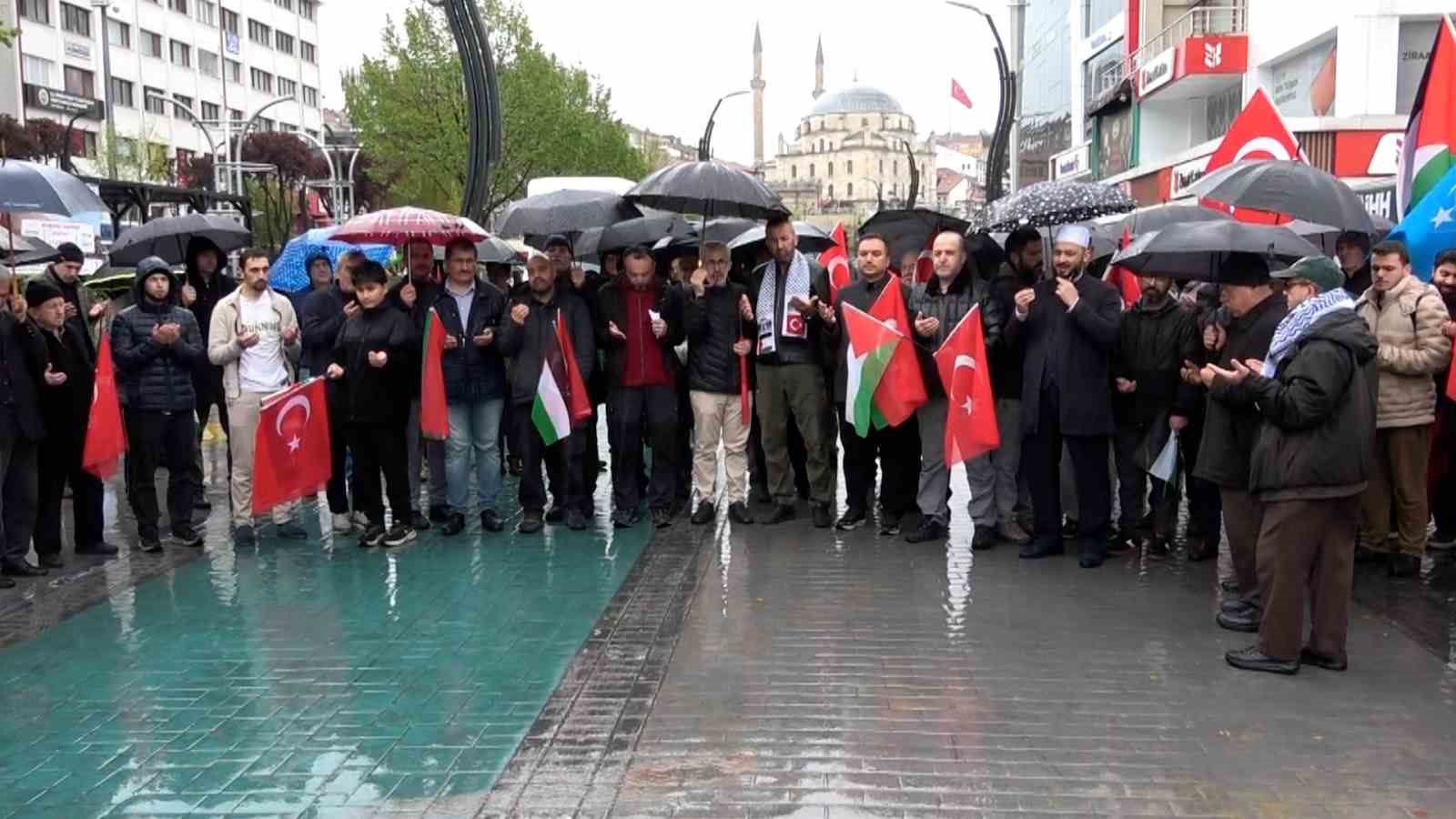 Bolu&rsquo;da İsrail&rsquo;in K&uuml;resel Sumud Filosu&rsquo;na saldırısı protesto edildi
