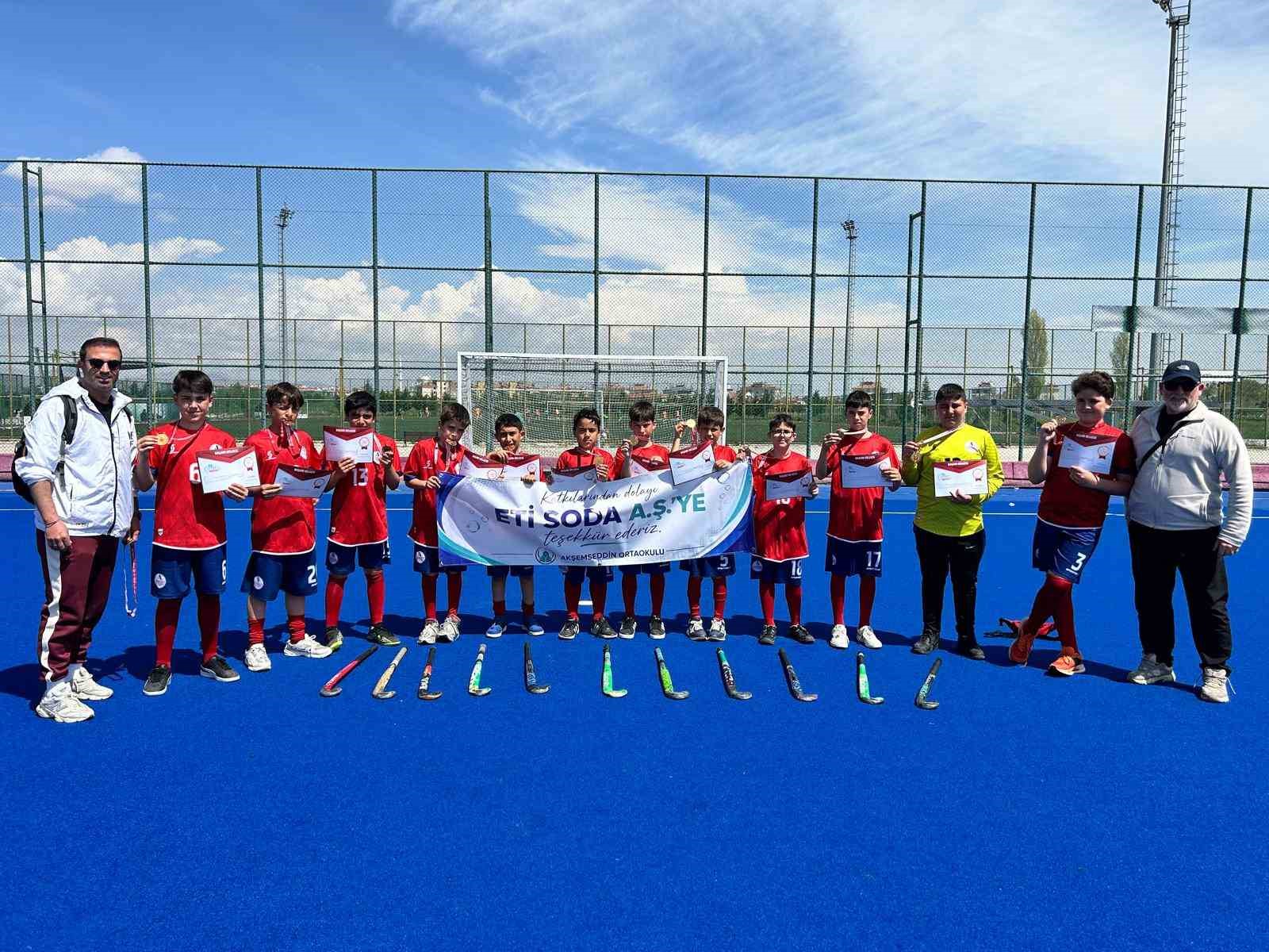 Beypazarı Akşemseddin Ortaokulu, &ccedil;im hokeyinde T&uuml;rkiye finallerine y&uuml;kseldi
