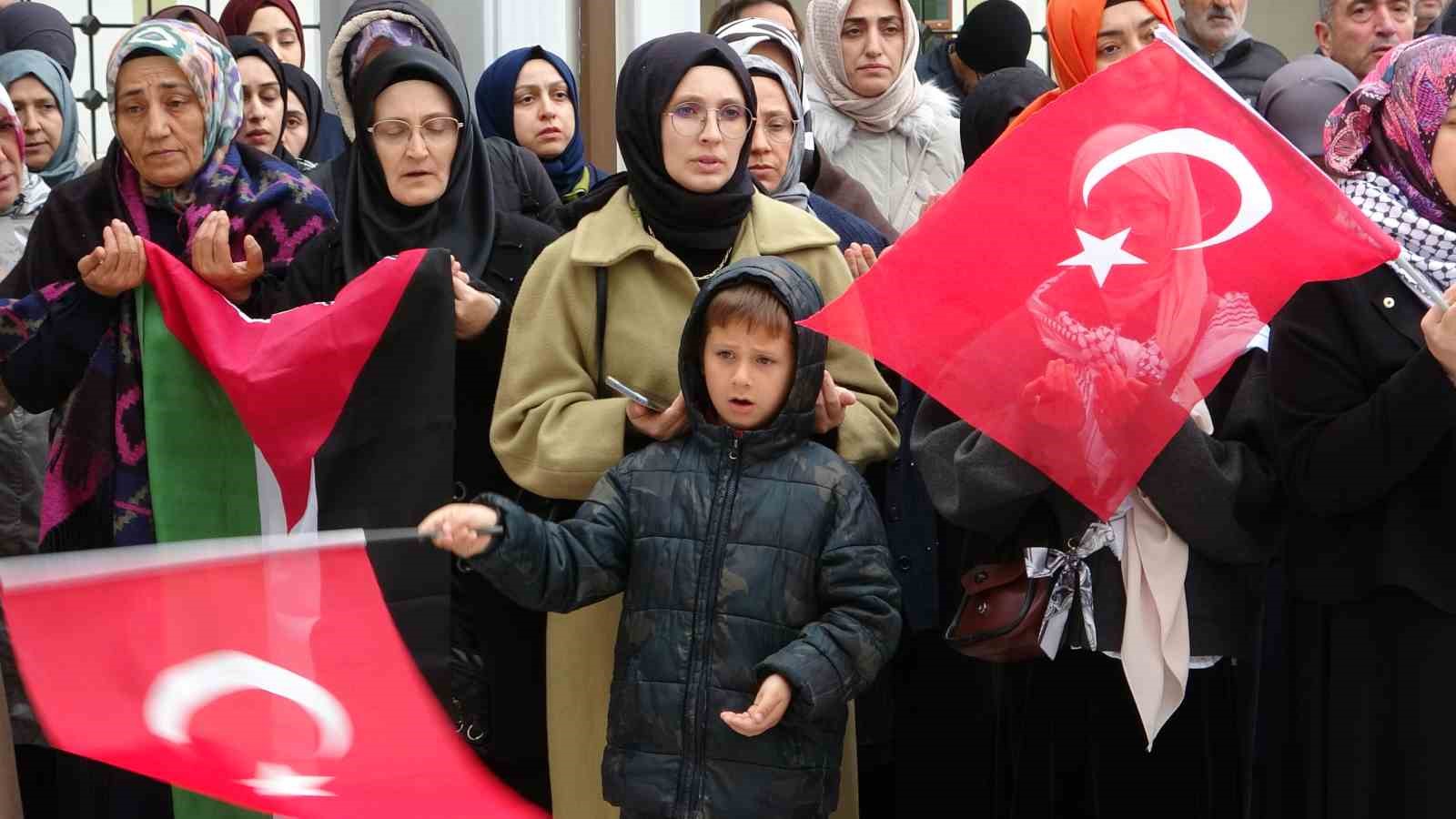 &Ccedil;anakkale&rsquo;den K&uuml;resel Sumud Filosu&rsquo;na destek sesleri y&uuml;kseldi
