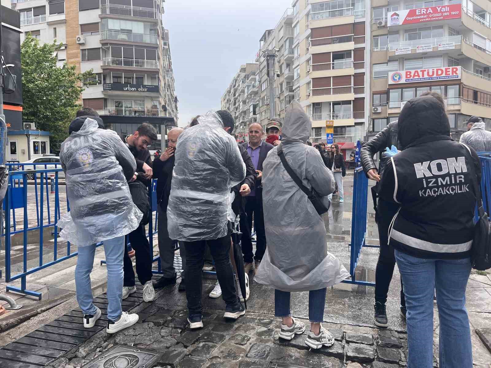 İzmir&rsquo;de 1 Mayıs coşkuyla kutlandı
