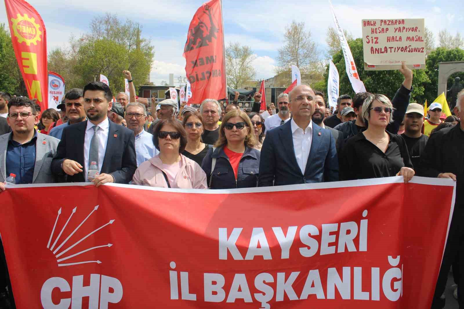 Kayseri&rsquo;de 1 Mayıs halaylarla kutlandı
