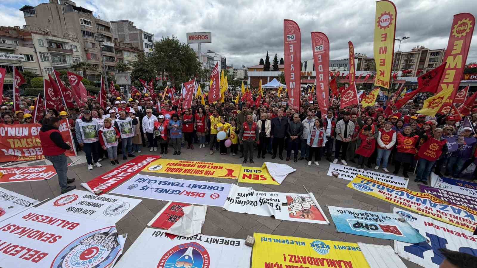 Edremit&rsquo;te 1 Mayıs kutlandı
