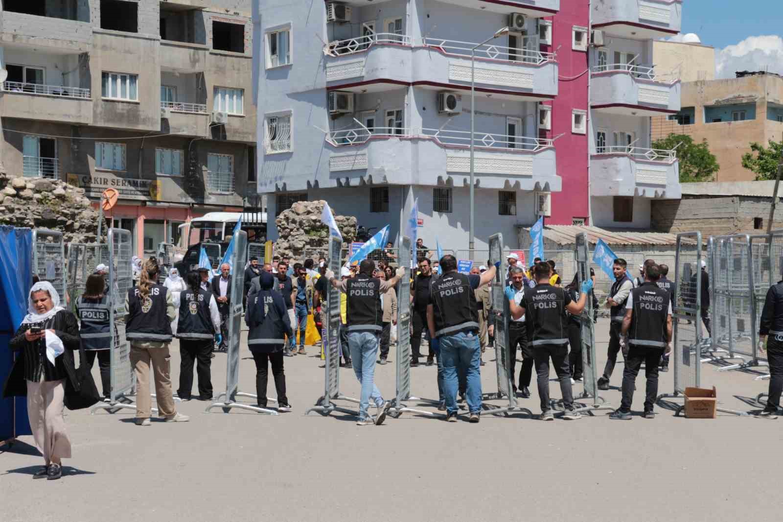 Şırnak’ta 1 Mayıs halaylarla kutlandı