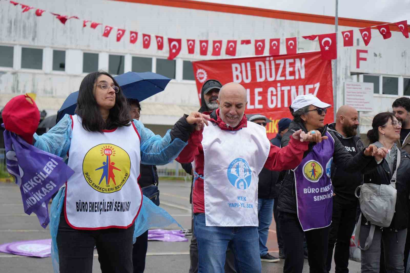 İş&ccedil;i ve emeğin kenti Kocaeli&rsquo;de 1 Mayıs halaylarla kutlandı
