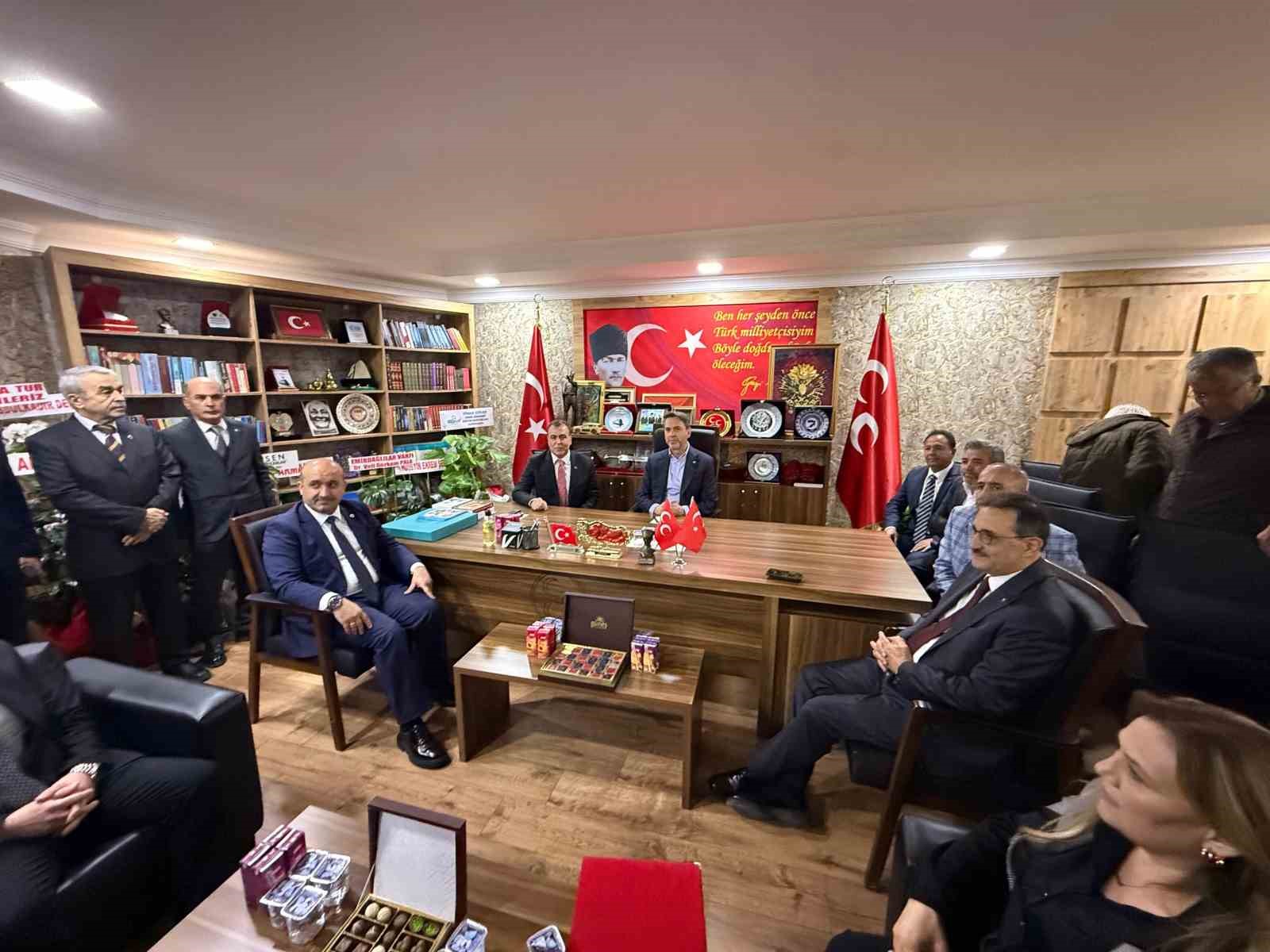 Bakan Bayraktar MHP Eskişehir İl Başkanlığı&rsquo;nı ziyaret etti
