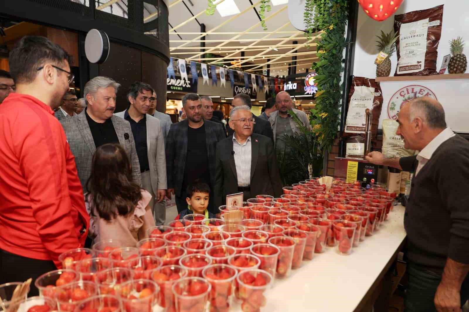 Başkan B&uuml;y&uuml;kkılı&ccedil;&rsquo;tan &Ccedil;arşı Melikgazi&rsquo;ye ziyaret
