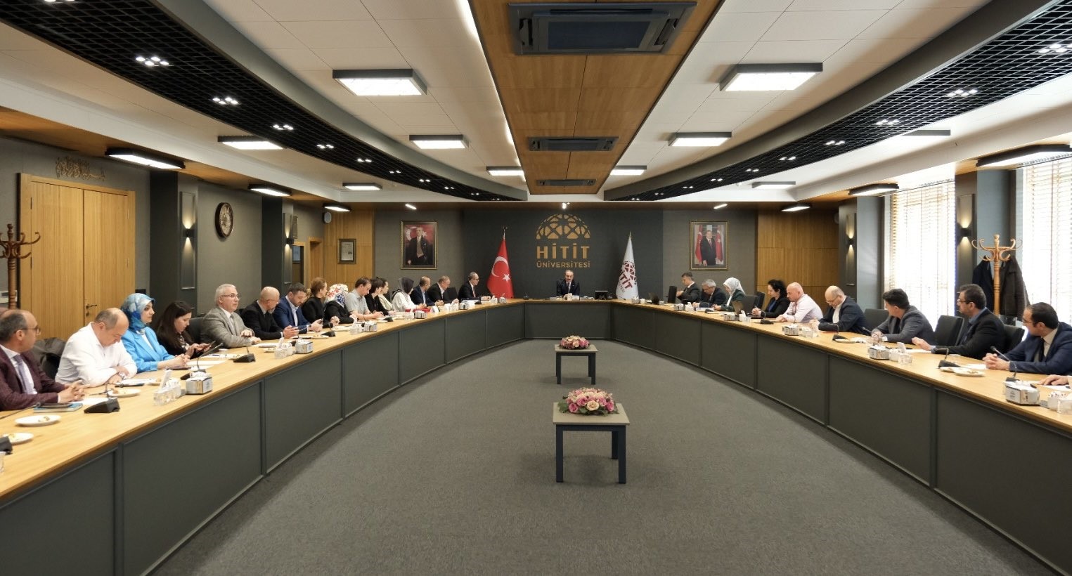 Hitit &Uuml;niversitesi&rsquo;nin kan bağışı duyarlılığına Kızılay&rsquo;dan g&uuml;m&uuml;ş madalya
