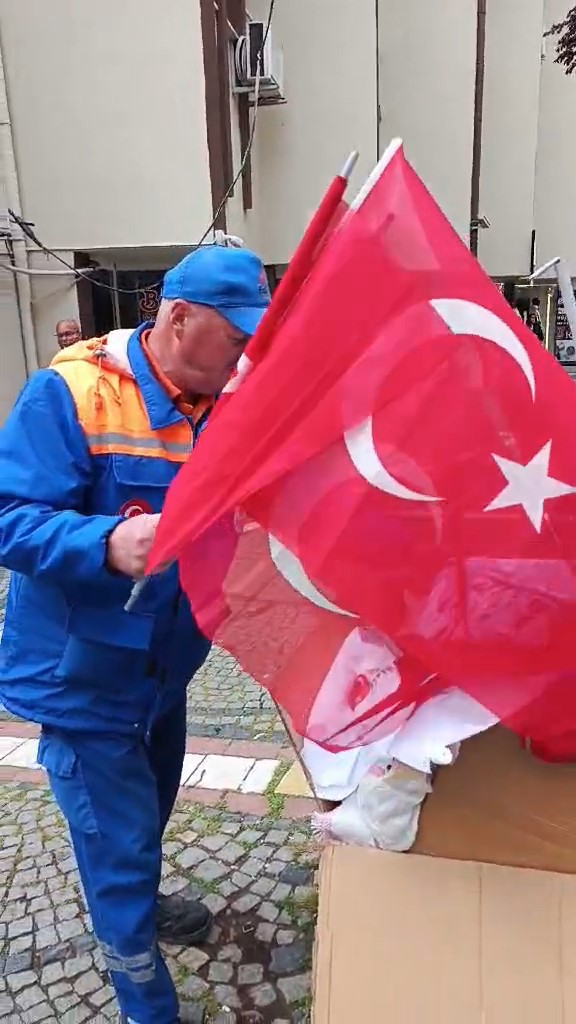 Edirne&rsquo;de 1 Mayıs sonrası T&uuml;rk bayraklarının &ccedil;&ouml;pe atılmasına tepki
