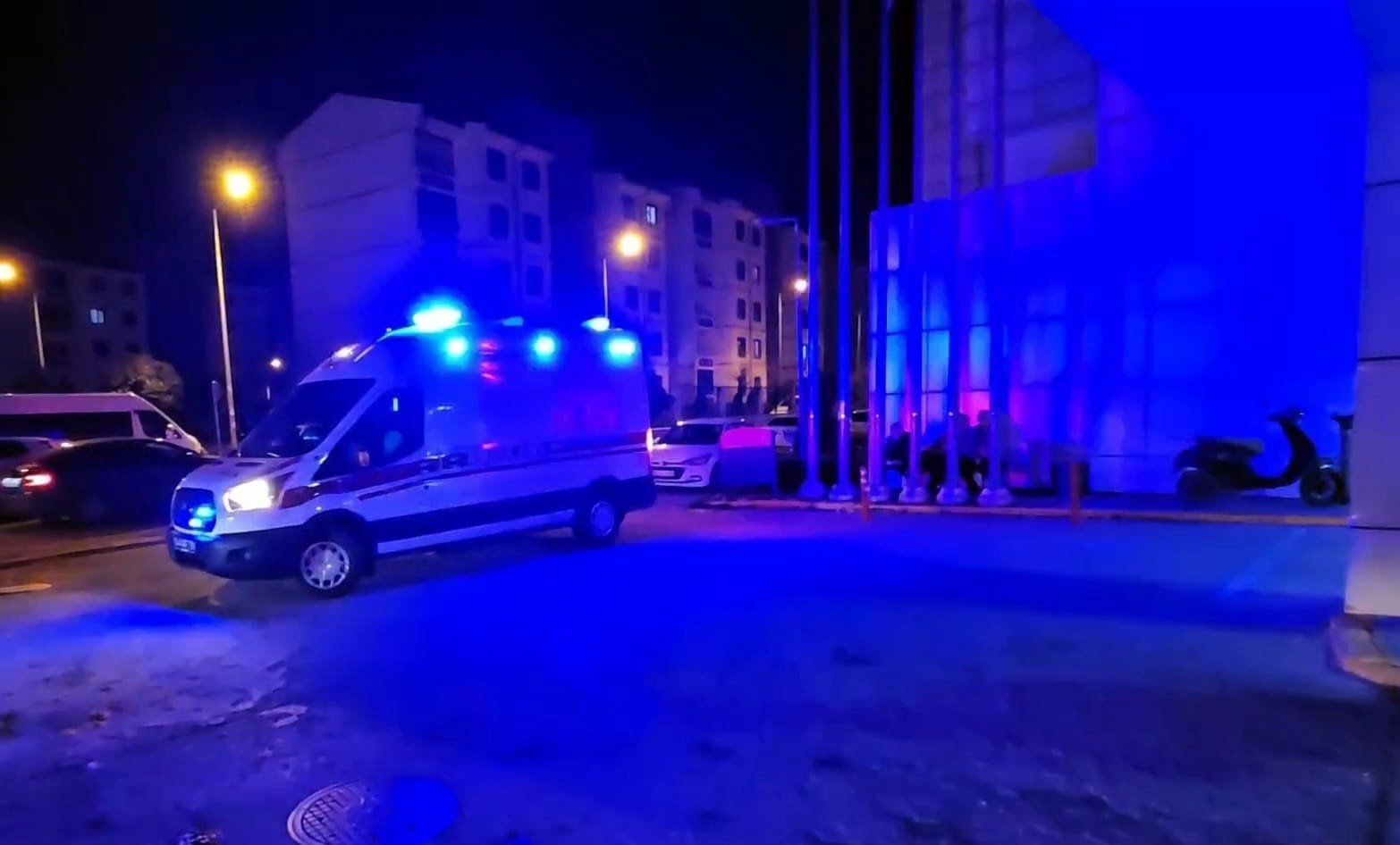 İş ortağını silahla vurarak &ouml;ld&uuml;rm&uuml;şt&uuml;, tutuklandı

