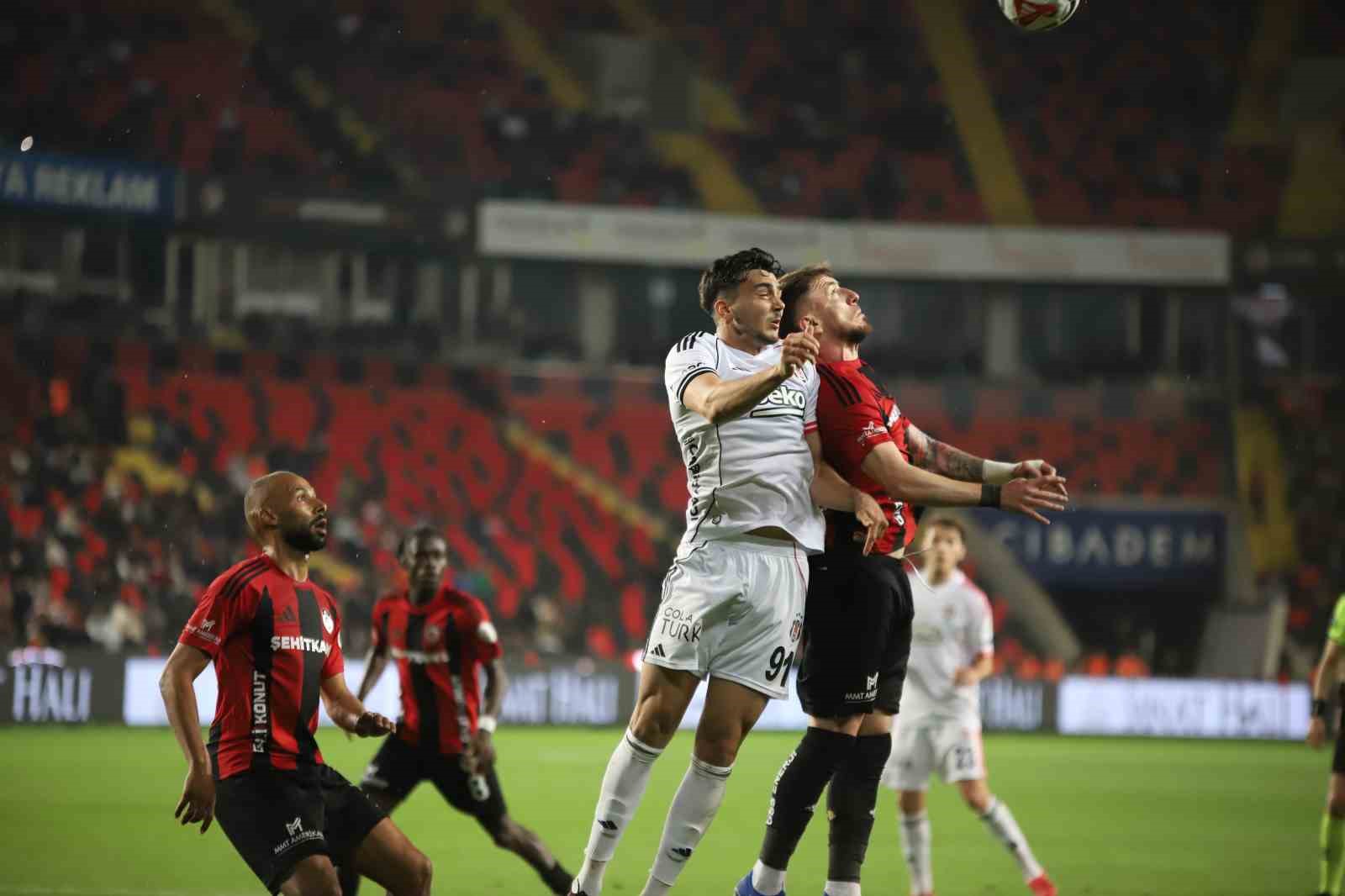 Trendyol S&uuml;per Lig: Gaziantep FK: 0 - Beşiktaş: 2 (İlk yarı)
