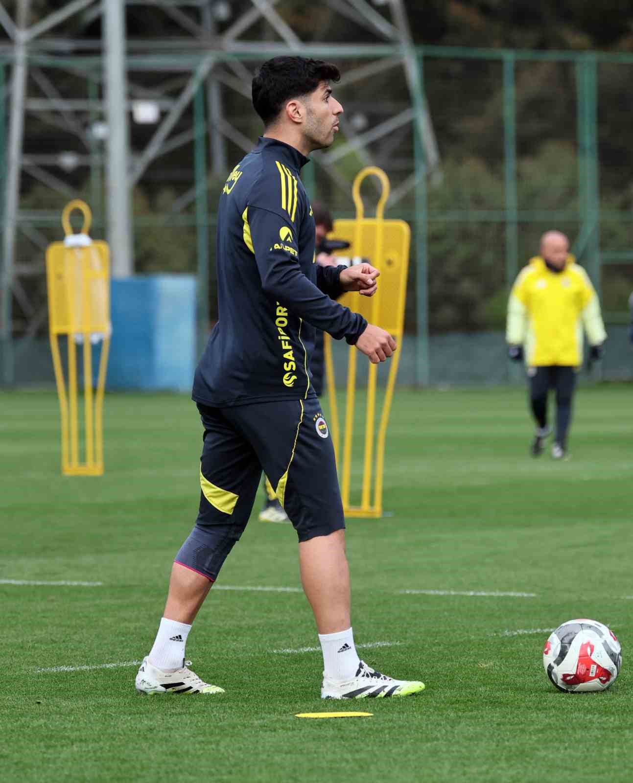 Fenerbah&ccedil;e, Başakşehir ma&ccedil;ı hazırlıklarını tamamladı
