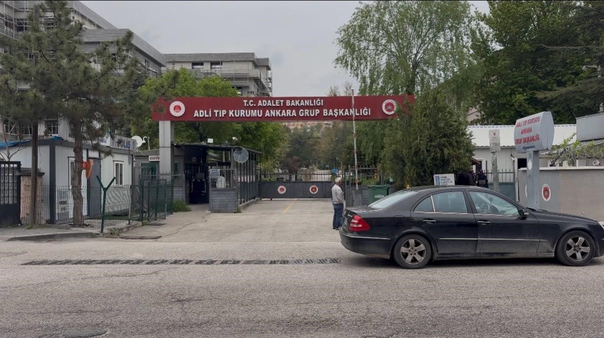 Ankara’da kamyonun altında kalan 2 işçinin cenazeleri adli tıbba getirildi