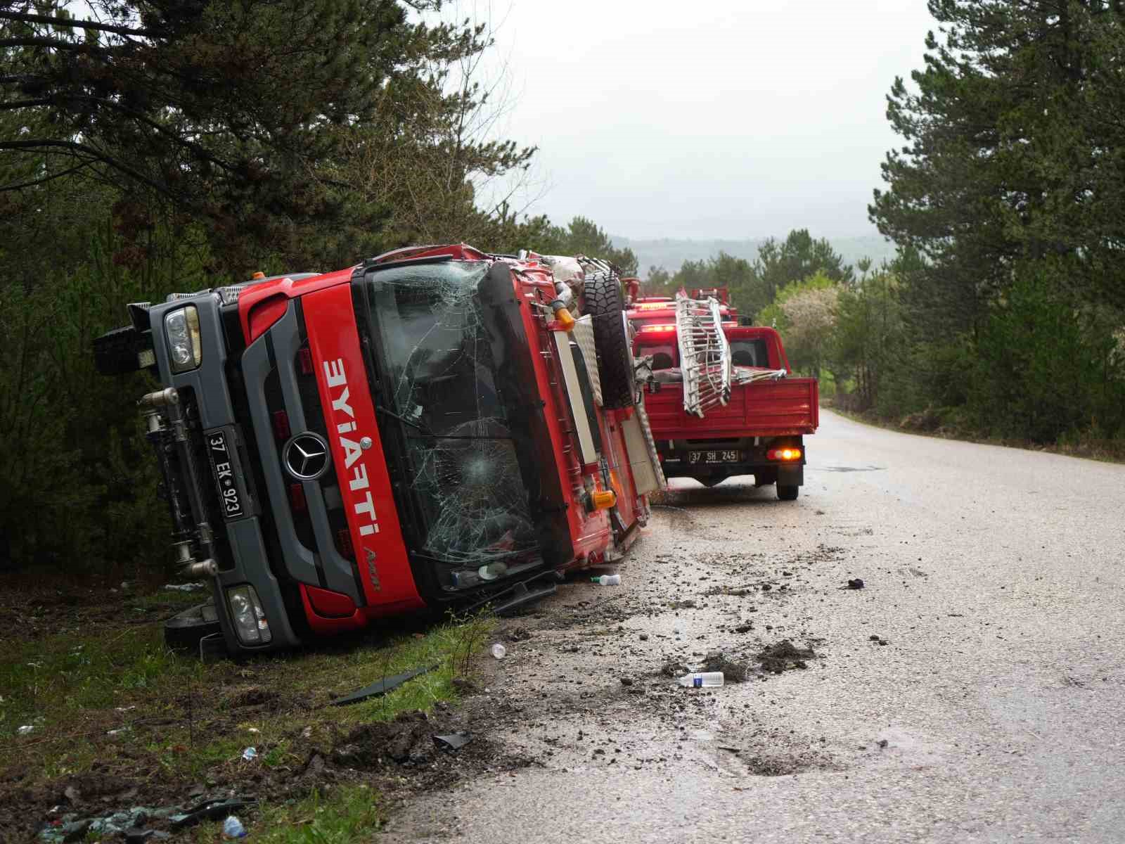 Kastamonu’da yangın ihbarına giden itfaiye aracı kaza yaptı: 3 yaralı