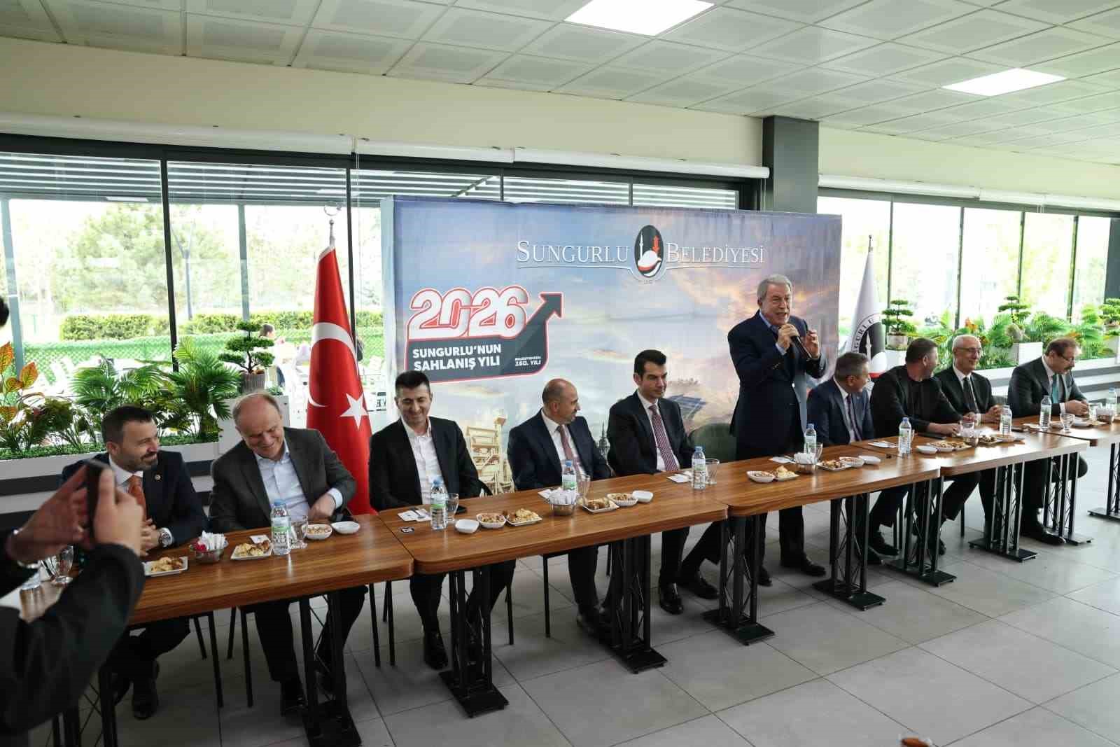 Akar&rsquo;dan Başkan Dere&rsquo;ye &ouml;vg&uuml; dolu s&ouml;zler

