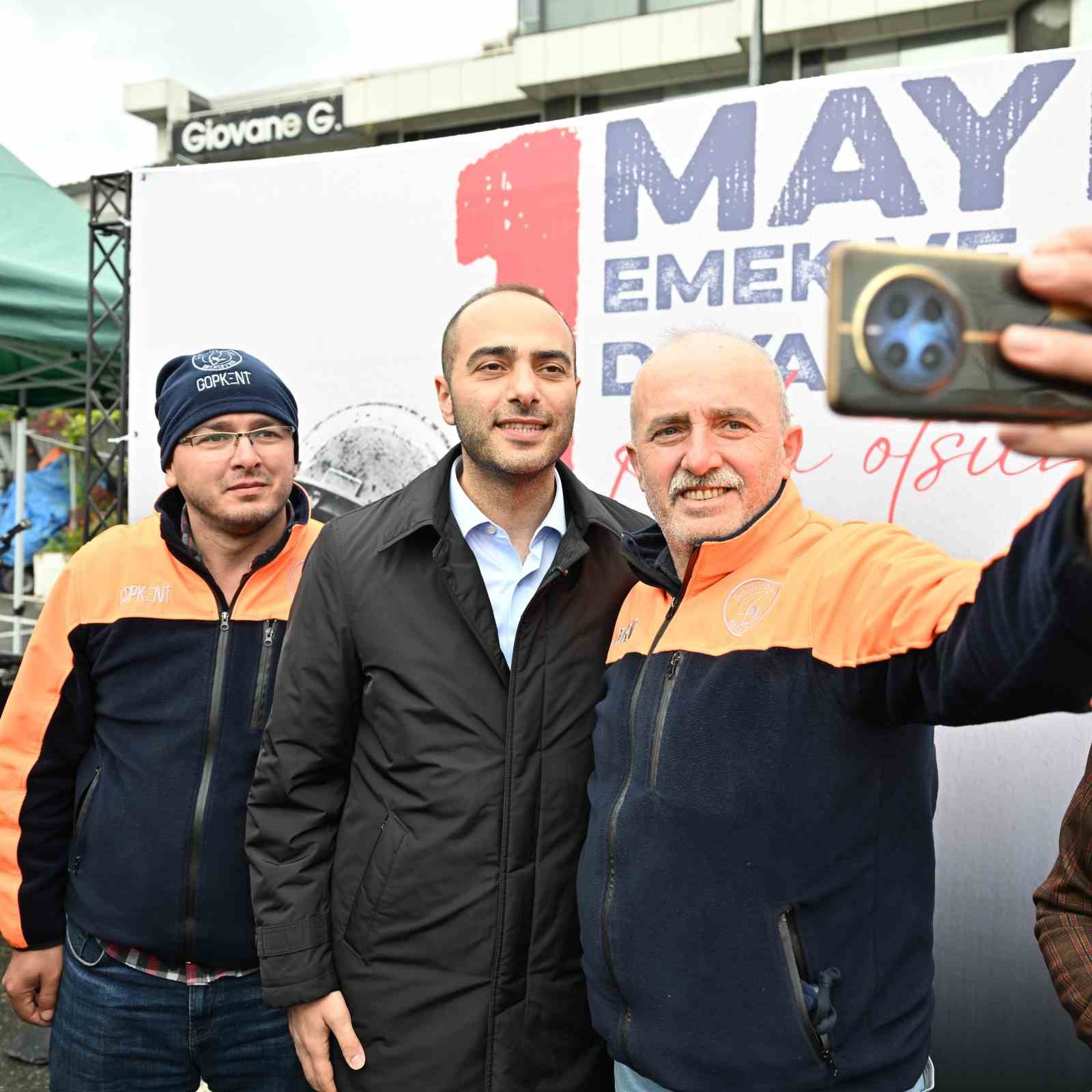 Gaziosmanpaşa&rsquo;da "1 Mayıs Emek ve Dayanışma G&uuml;n&uuml;" davul-zurna eşliğinde kutlandı
