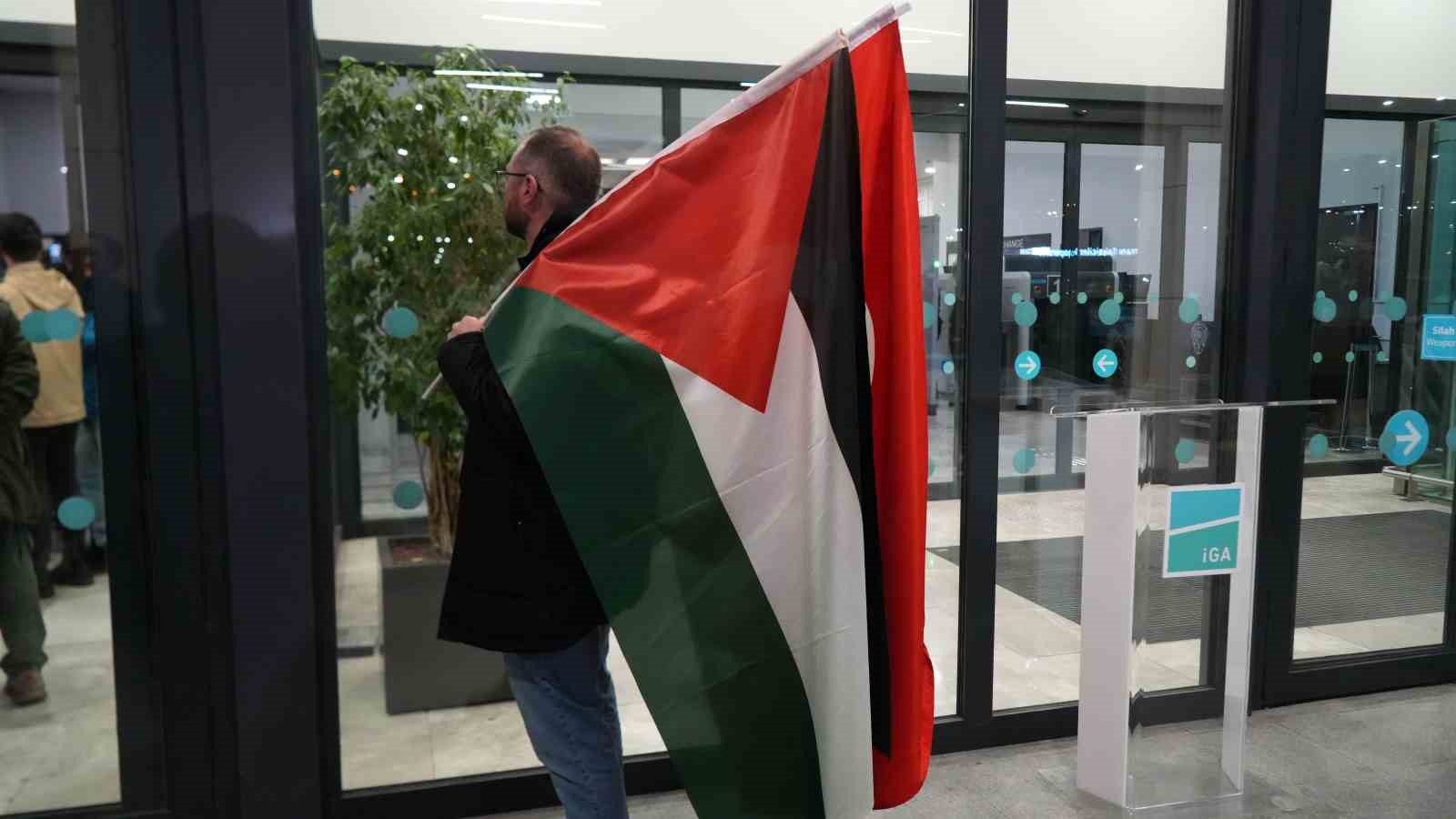İsrail&rsquo;in alıkoyduğu Sumud Filosu aktivistleri İstanbul&rsquo;a getirildi
