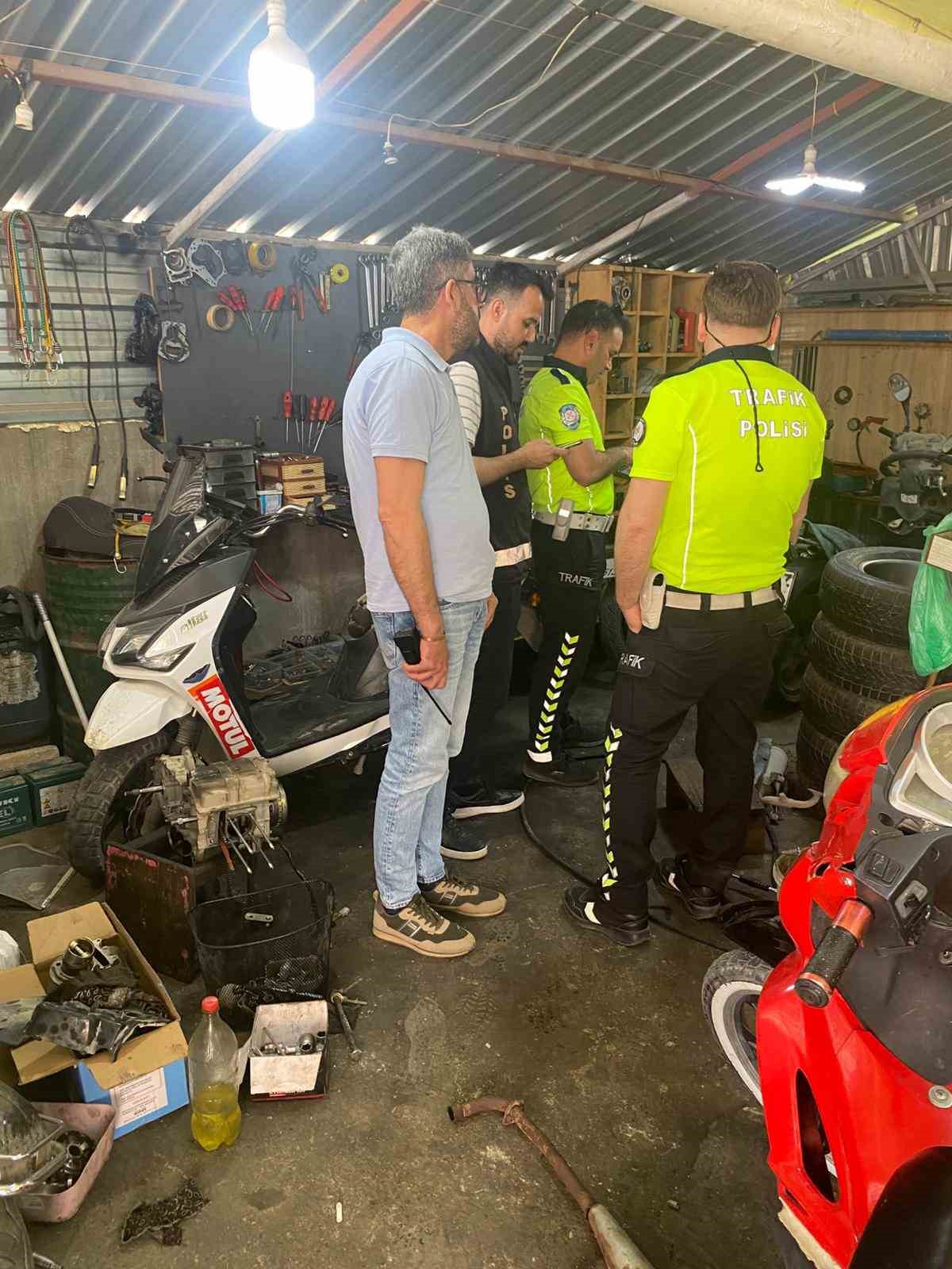 Hatay&rsquo;da motosiklet tamircileri ile yedek par&ccedil;a satıcıları denetlendi
