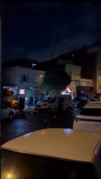 Ey&uuml;psultan&rsquo;da oto yıkamaya motosikletli saldırı
