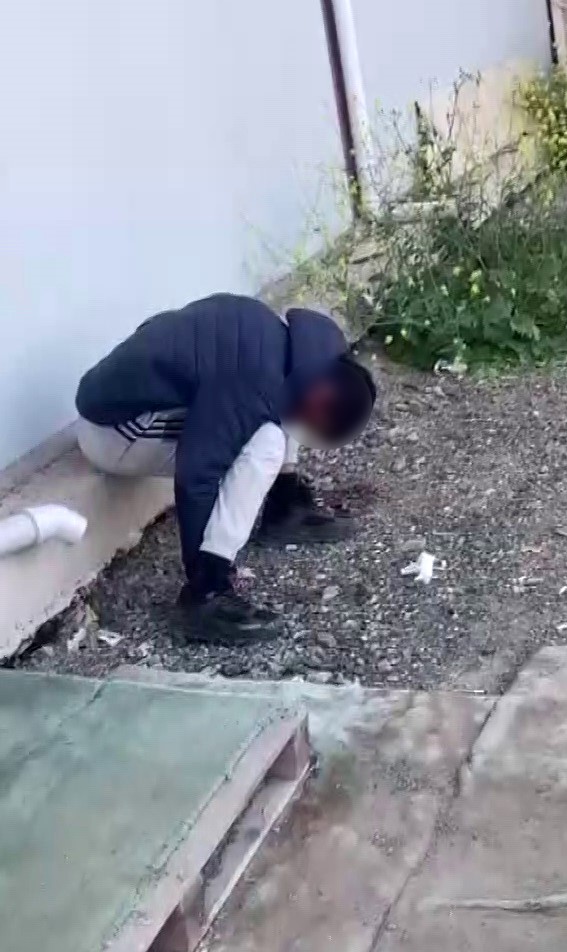 Genci sokak ortasında zombiye d&ouml;n&uuml;şt&uuml;rerek zehirleyen şahıslar yakalandı

