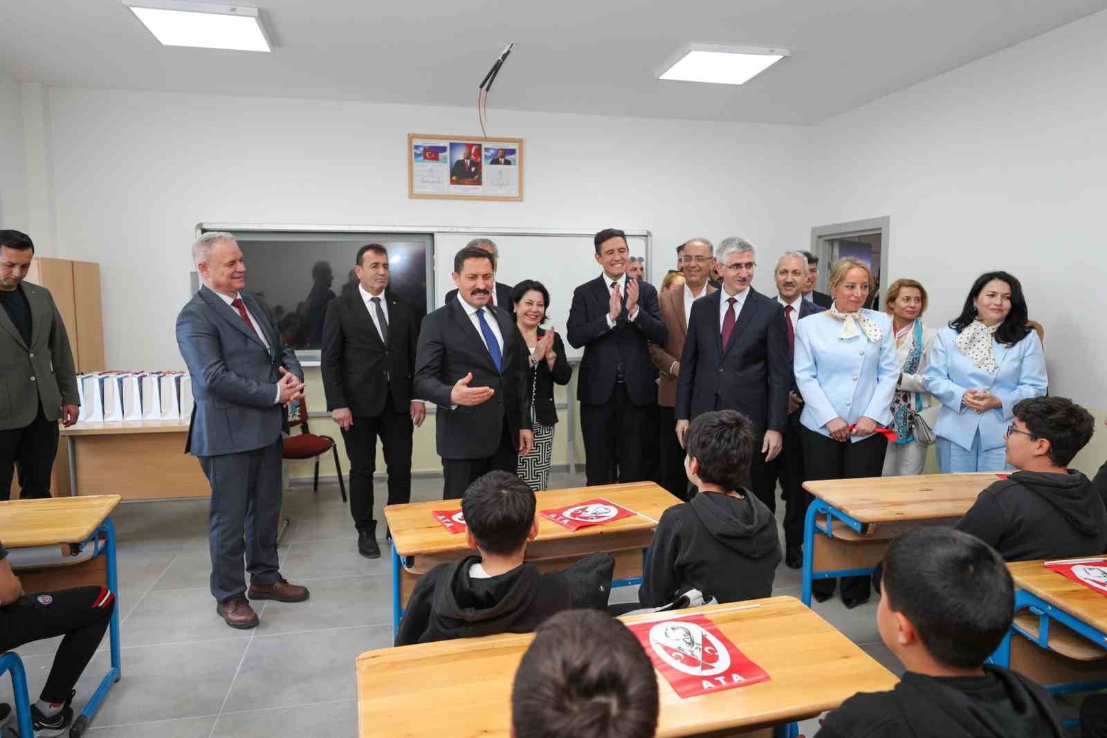 Hatay&rsquo;da depremin ardından inşa edilen 232&rsquo;inci okulun a&ccedil;ılışı ger&ccedil;ekleştirildi
