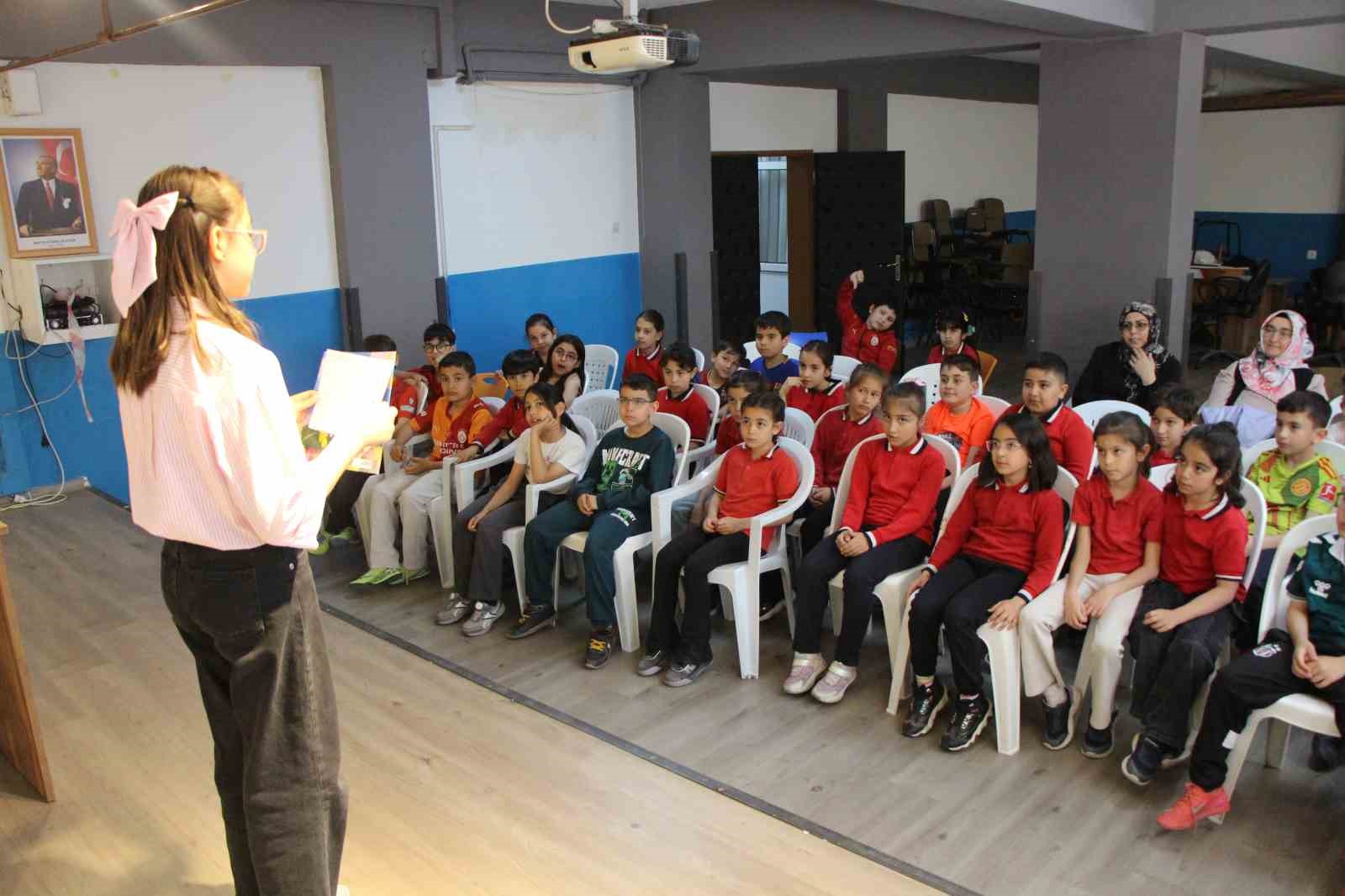 11 yaşında hikaye kitabı yazdı

