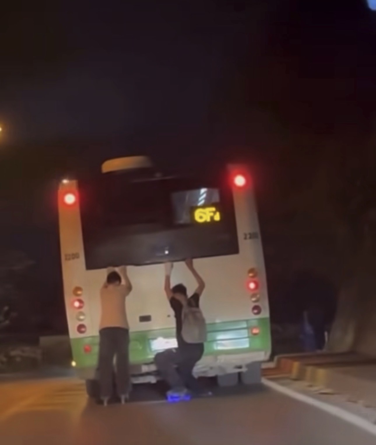 Patenli gen&ccedil;lerin tehlikeli yolculuğu kamerada
