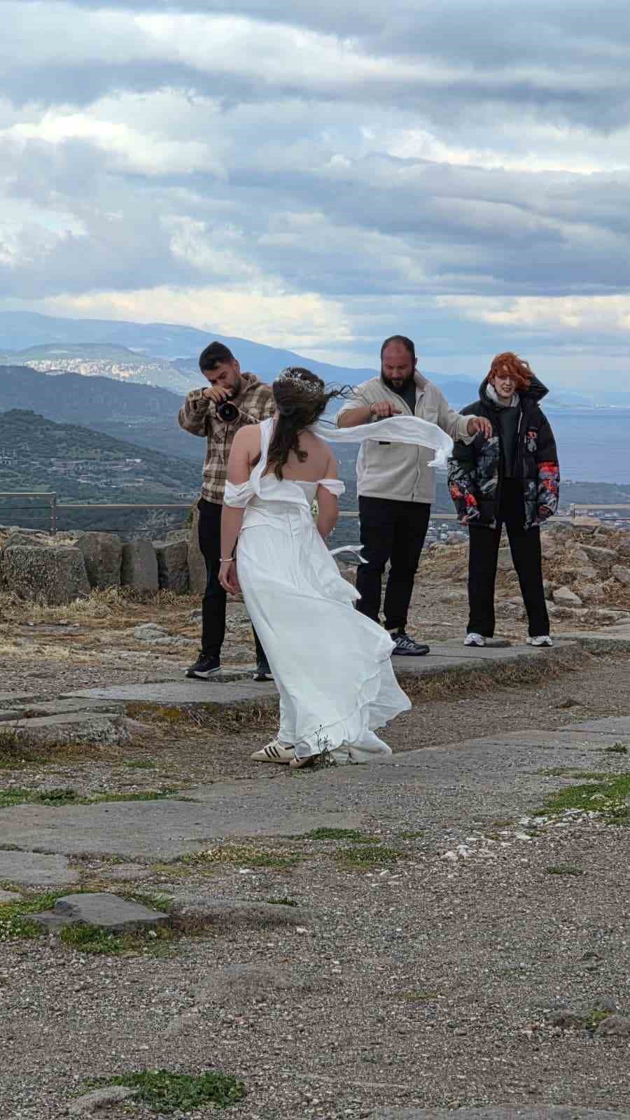 Antik kent, d&uuml;ğ&uuml;n fotoğrafı &ccedil;ektirmek isteyen &ccedil;ifte doğal fotoğraf st&uuml;dyosu oldu
