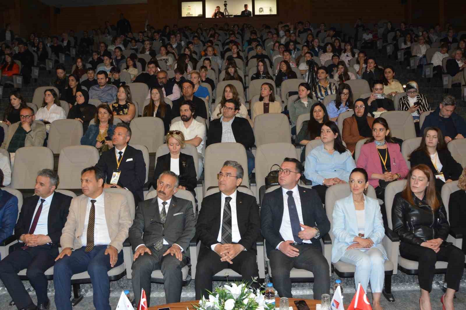 &Ccedil;ocuklar Geleceği Konuştu: "Tepebaşı &Ccedil;ocuk Zirvesi" tamamlandı
