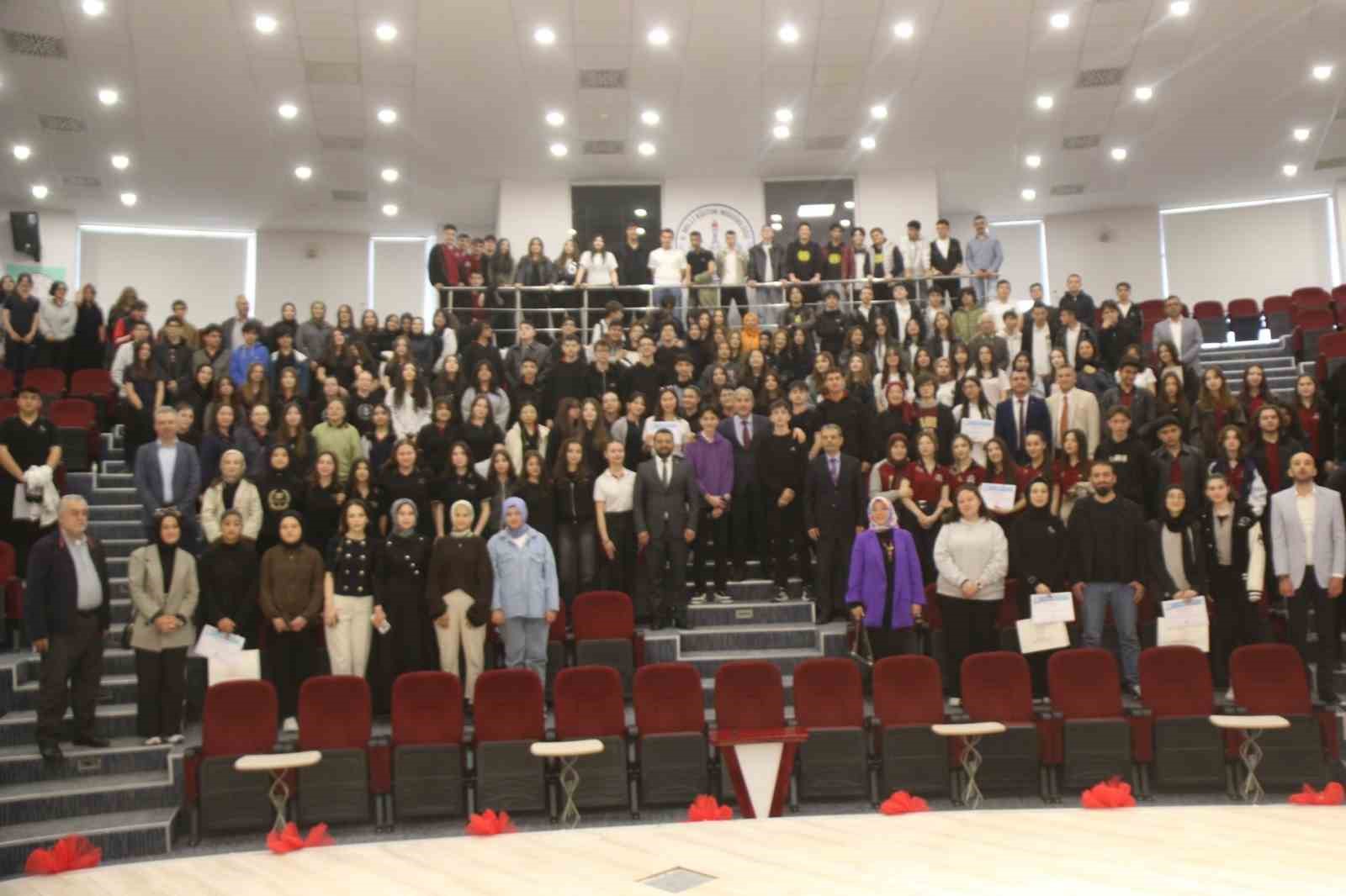 K&uuml;tahya&rsquo;da "Okuyorum Yazıyorum: Safahat Okumaları" projesi il finali yapıldı
