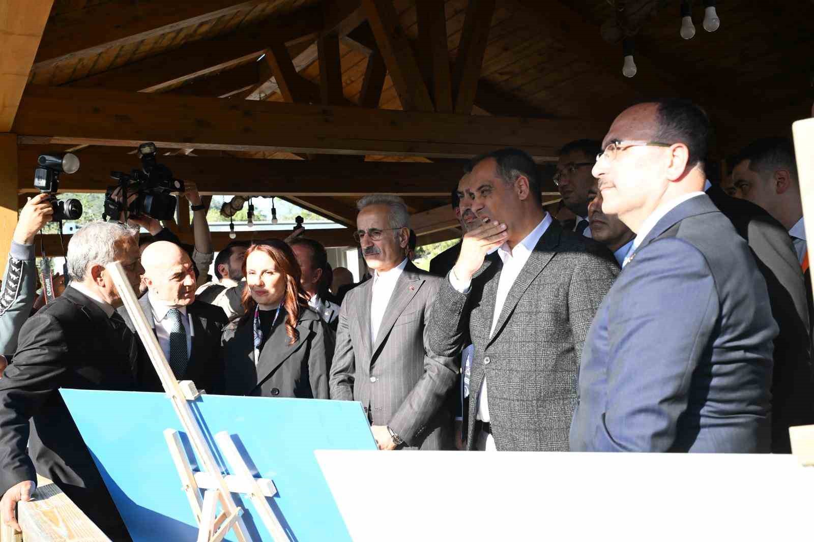 Bakan Uraloğlu: "35 dakika kısalan seyahat s&uuml;resiyle toplam 1 milyar 58 milyon lira tasarruf sağlayacağız"
