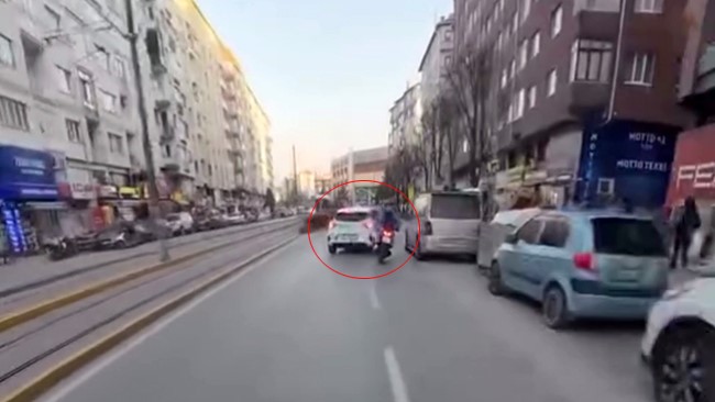 "Kamera çekiyor mu" dedikten saniyeler sonra kaza yaptı