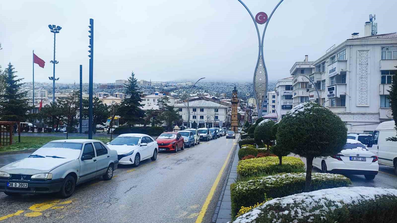 Yozgat&rsquo;ta bahar ortasında kış manzarası
