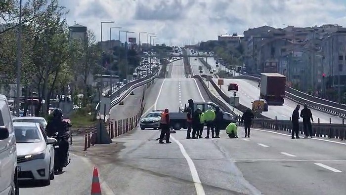 Silivri’de yola dökülen vidalar nedeniyle sürücüler zor anlar yaşadı